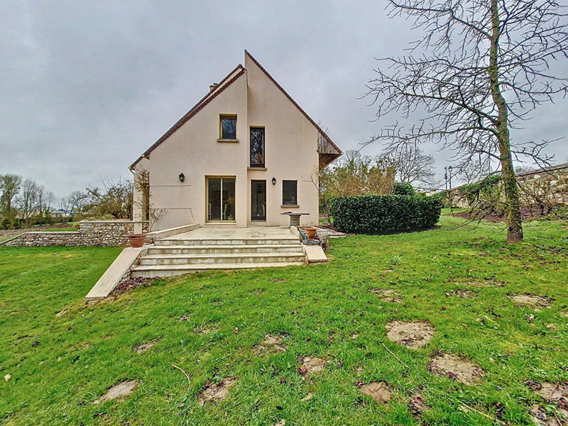 Maison - 250 m² - 10 pièces