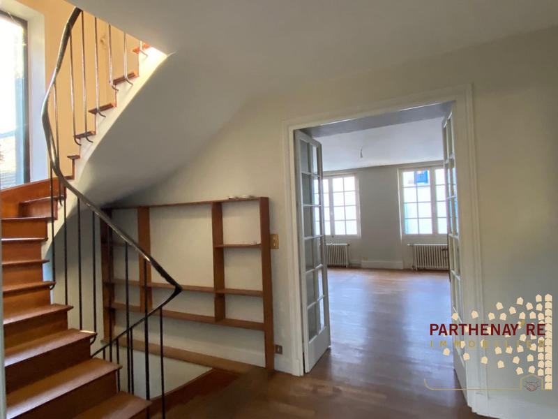 Maison - 220 m² - 8 pièces