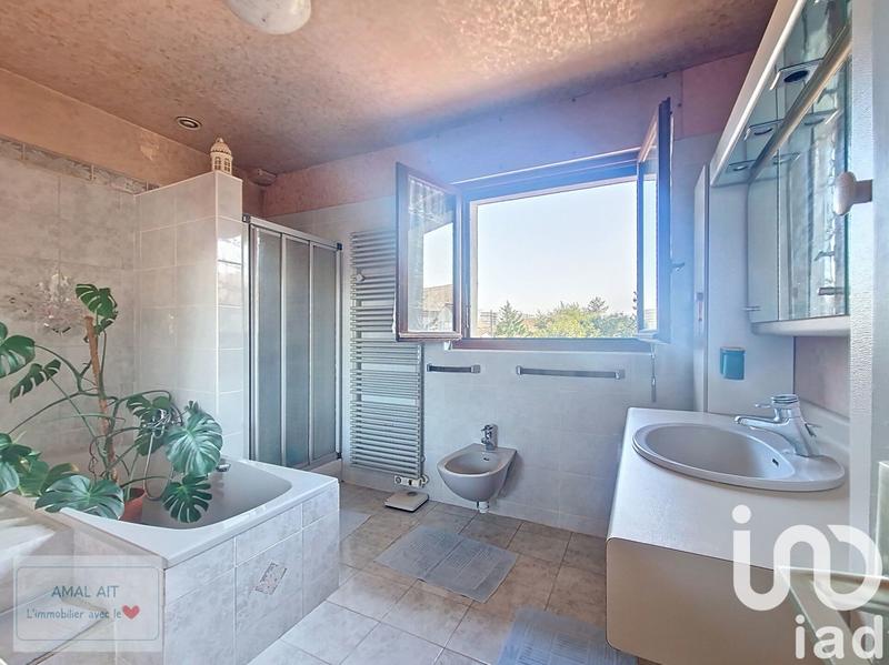 Maison - 226 m² - 9 pièces