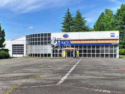 Local commercial - 1 900 m²