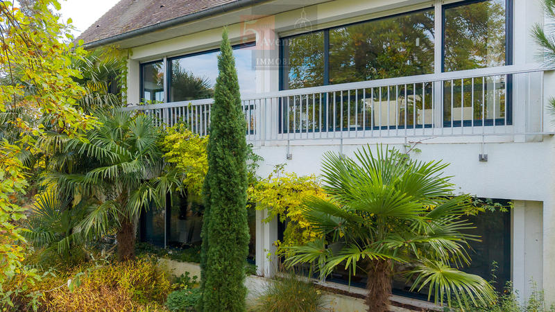 Maison - 300 m² - 8 pièces