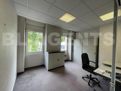 Entrepôt - 163 m² - 8 pièces