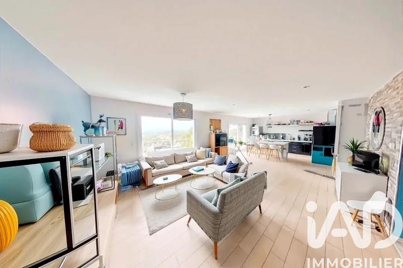 Maison - 200 m² - 7 pièces