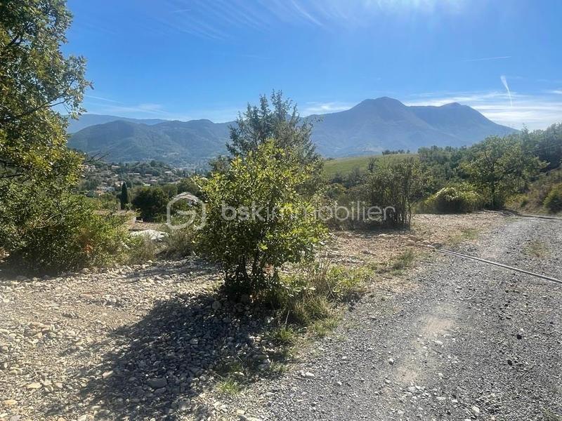 Terrain - 1 570 m²