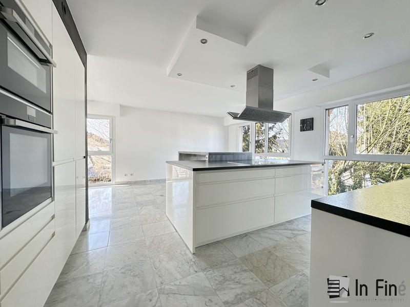 Appartement - 155 m² - 6 pièces