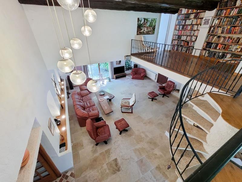 Maison - 283 m² - 8 pièces