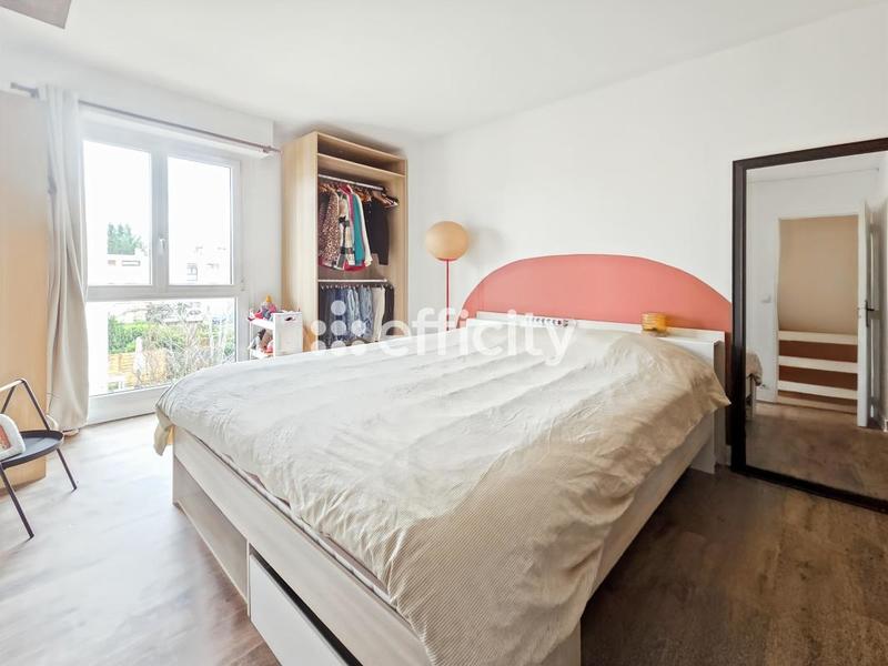 Maison - 99 m² - 5 pièces