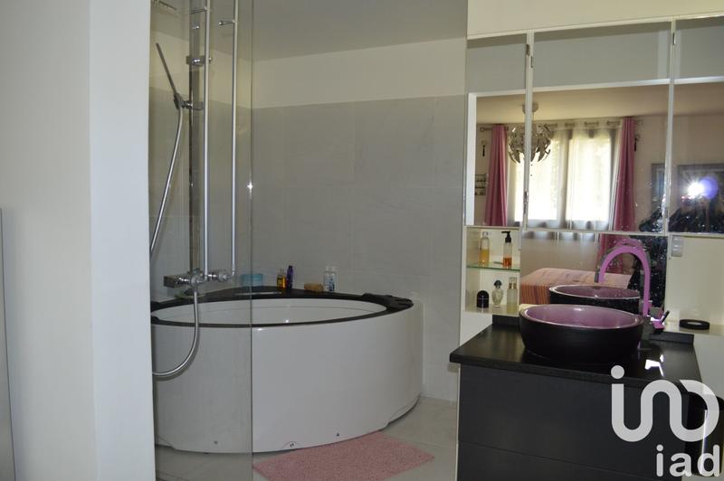 Maison - 330 m² - 11 pièces