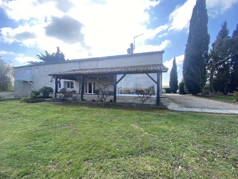 Maison - 280 m² - 8 pièces