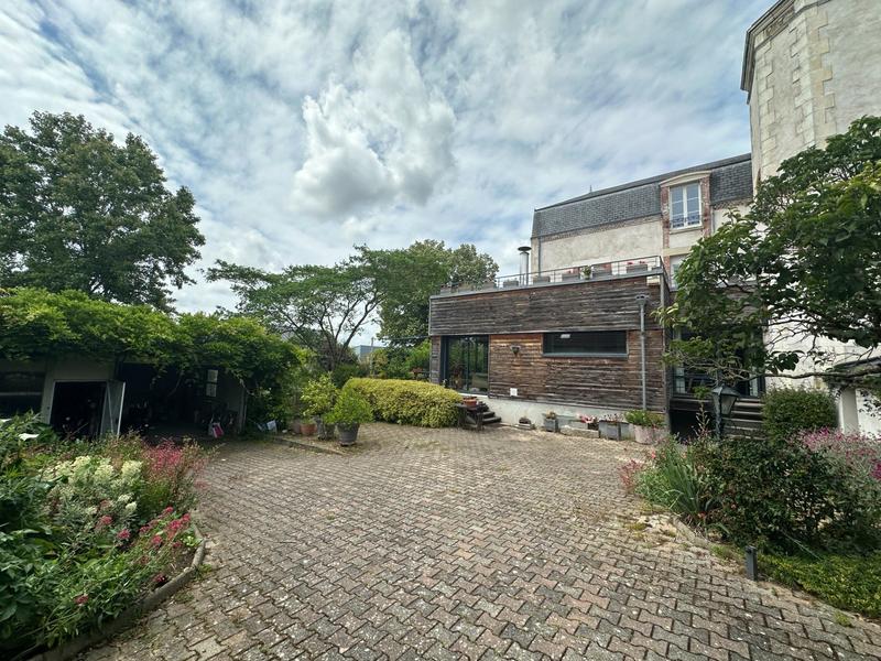 Maison - 210 m² - 6 pièces