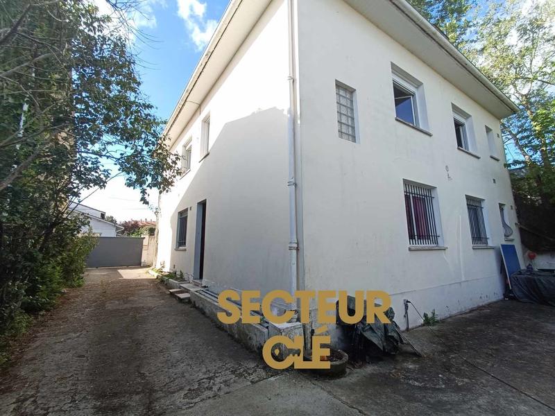 Maison - 242 m² - 7 pièces