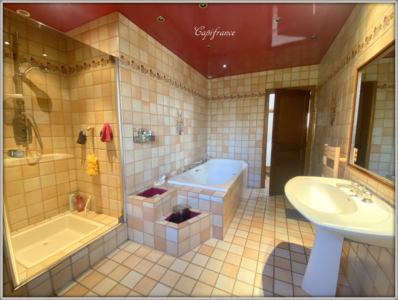 Maison - 255 m² - 6 pièces