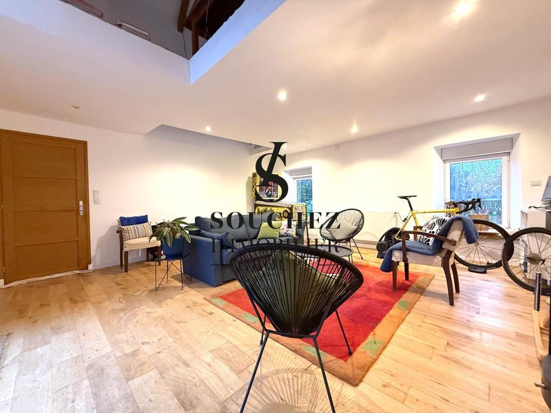 Maison - 250 m² - 8 pièces