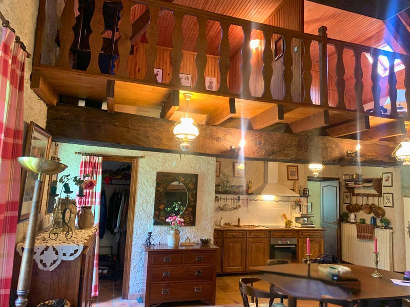 Maison traditionnelle - 184 m² - 6 pièces