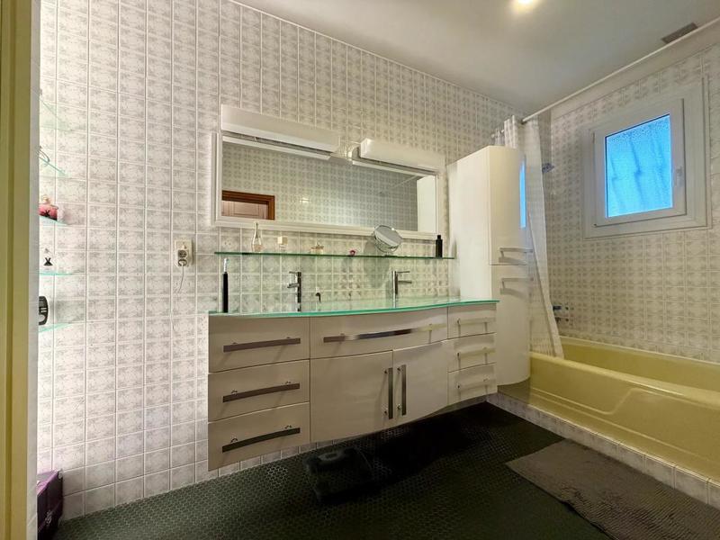 Maison - 210 m² - 6 pièces