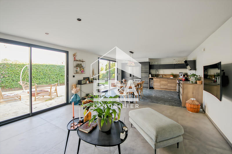 Maison - 240 m² - 9 pièces