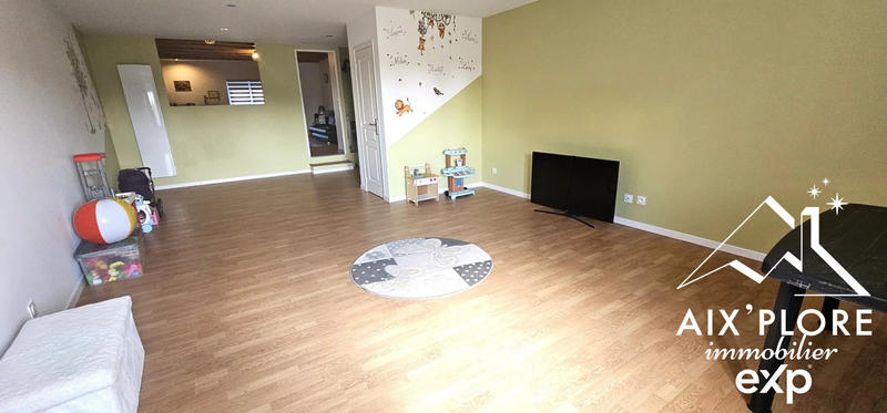 Maison - 220 m² - 5 pièces