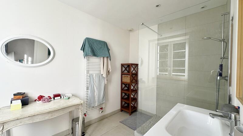 Maison - 205 m² - 7 pièces