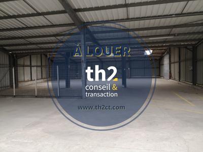 Entrepôt - 1 400 m²