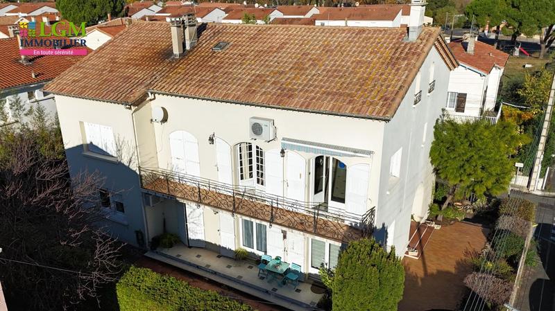 Maison - 234 m² - 9 pièces