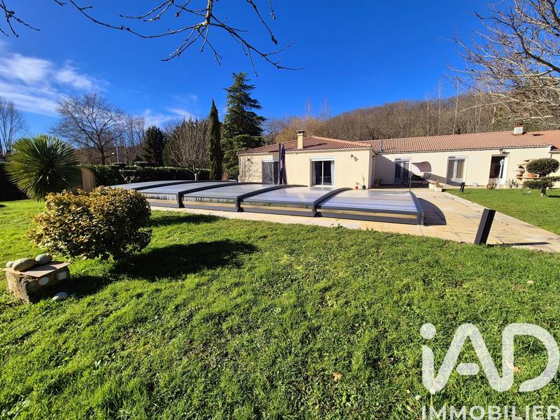 Maison - 180 m² - 5 pièces