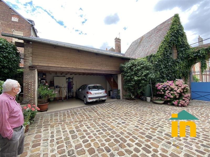 Demeure - 220 m² - 8 pièces