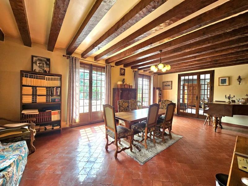 Maison - 362 m² - 12 pièces