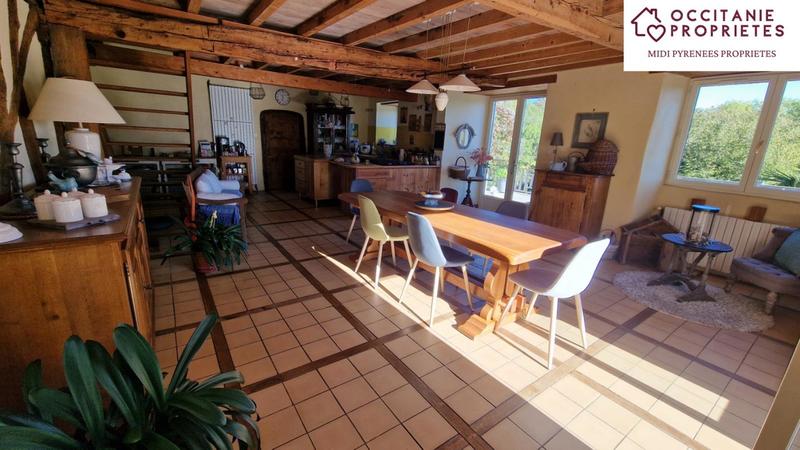 Demeure - 320 m² - 10 pièces