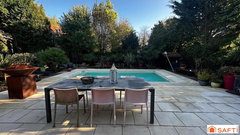 Maison - 209 m² - 8 pièces