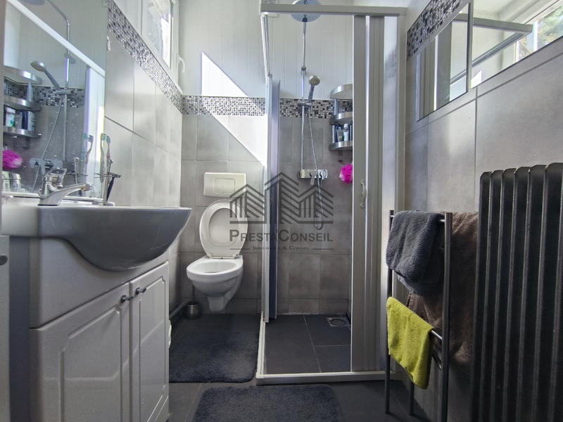 Maison - 208 m² - 9 pièces