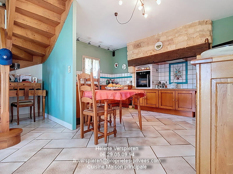 Maison - 300 m² - 12 pièces