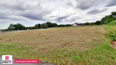 Terrain constructible - 1 600 m²