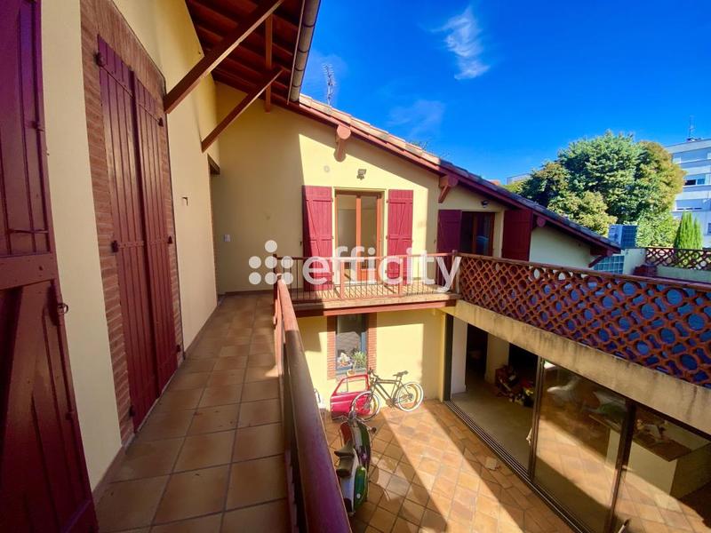 Maison de ville - 255 m² - 7 pièces