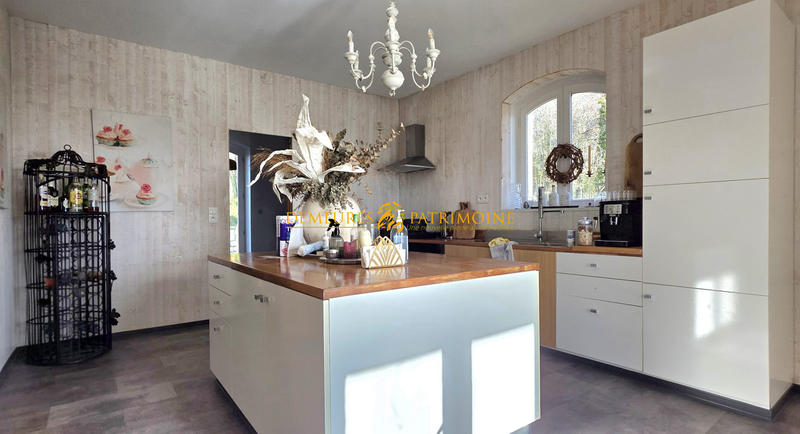 Maison - 246 m² - 6 pièces