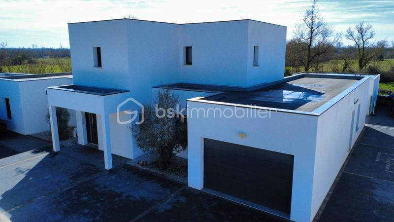 Villa - 225 m² - 10 pièces