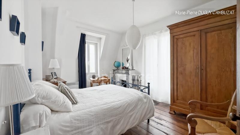 Maison - 208 m² - 9 pièces