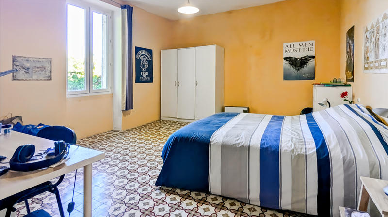 Maison - 238 m² - 9 pièces