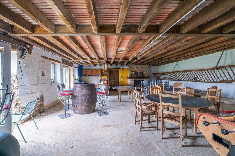 Propriété - 240 m² - 8 pièces