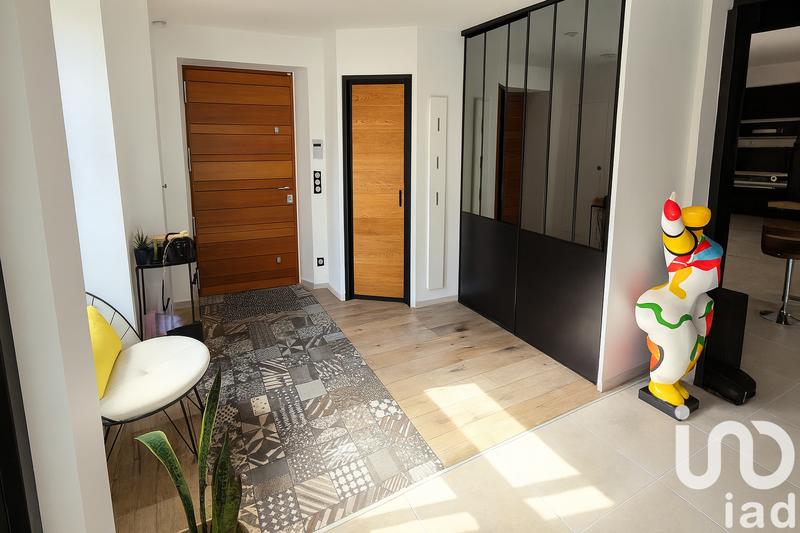 Maison - 250 m² - 8 pièces