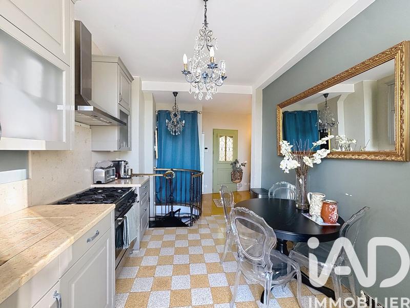 Maison - 220 m² - 5 pièces