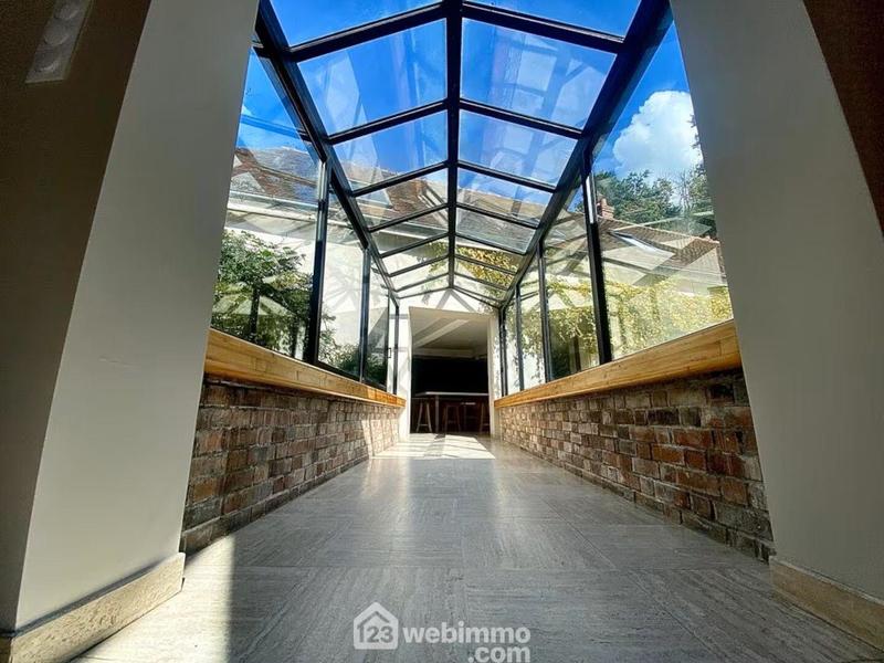 Maison - 233 m² - 9 pièces