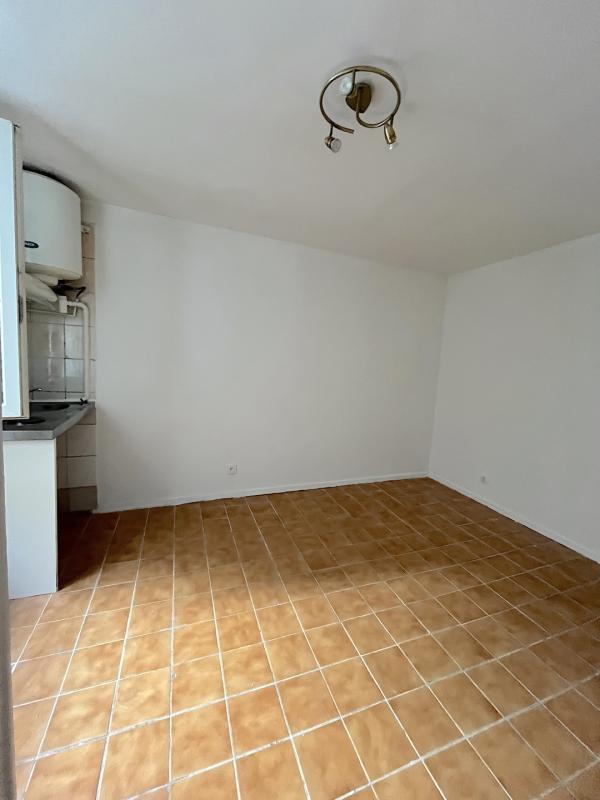 Studio - 14 m² - 1 pièce