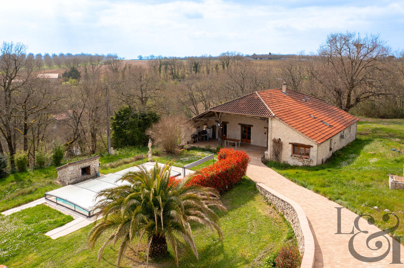 Maison - 321 m² - 9 pièces