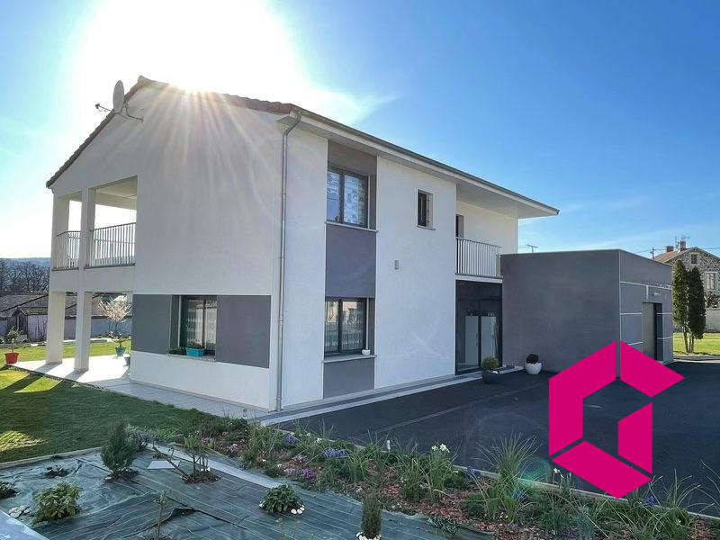 Maison - 260 m² - 7 pièces