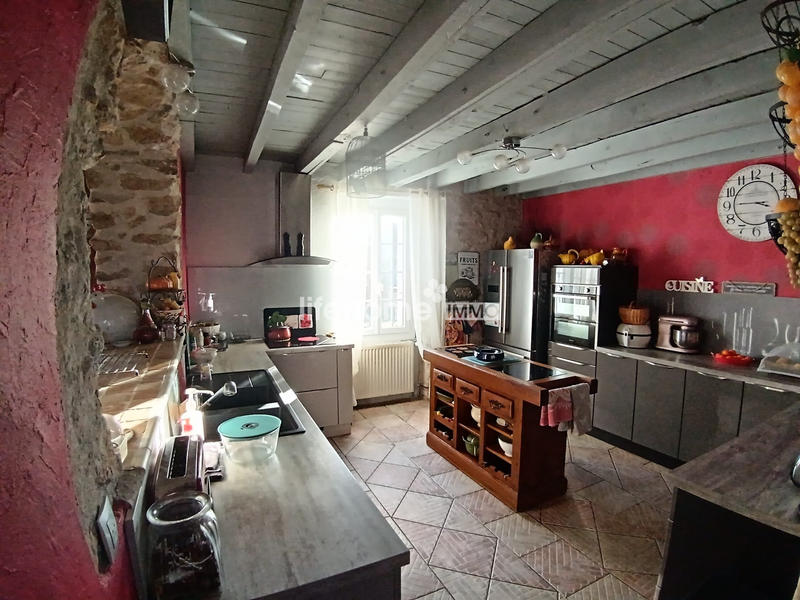 Maison - 200 m² - 6 pièces