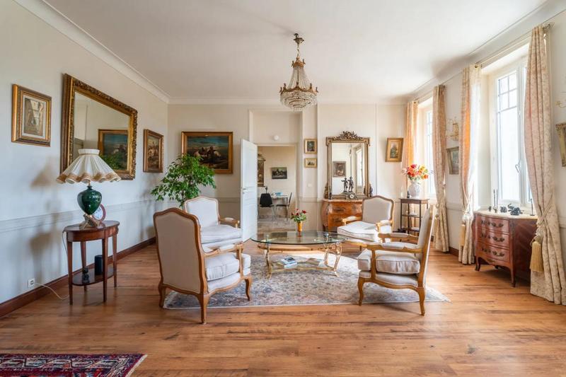 Château - 370 m² - 11 pièces