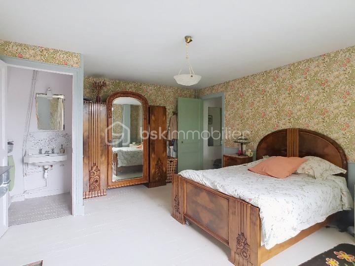 Propriété - 243 m² - 8 pièces