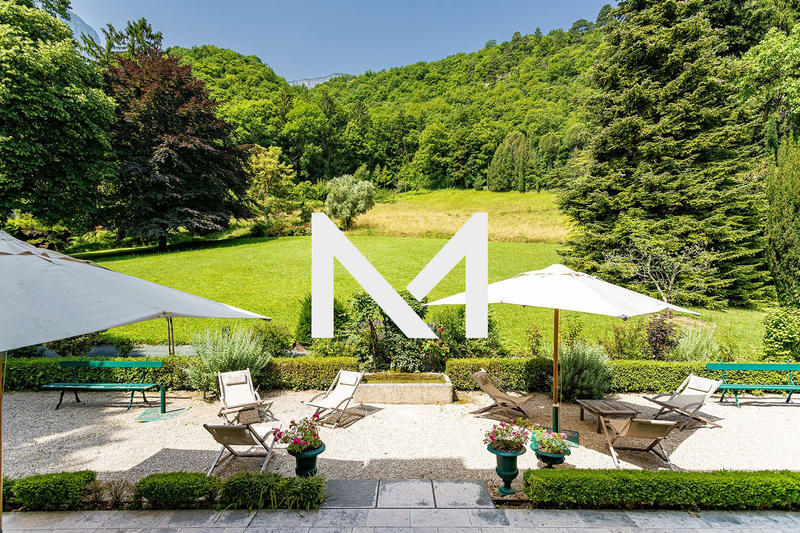 Maison - 761 m² - 16 pièces