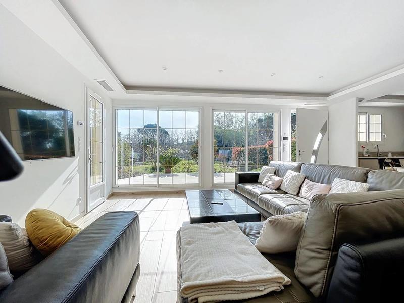 Villa - 407 m² - 13 pièces