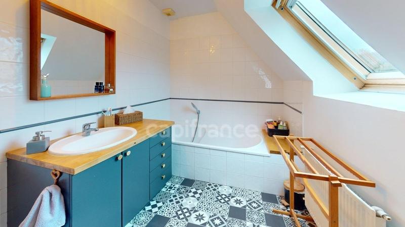 Maison - 95 m² - 5 pièces